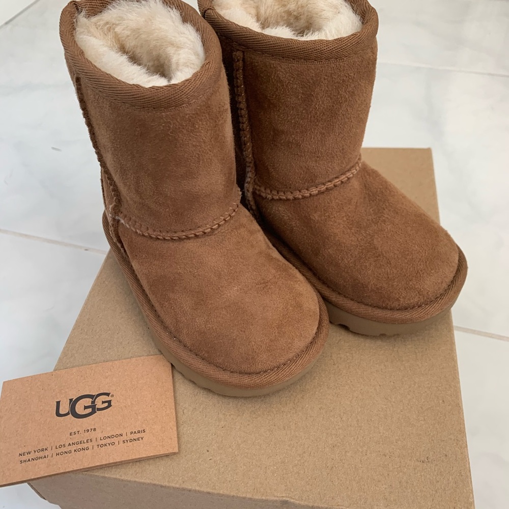 UGG treadlite classic II water resistant fur boot